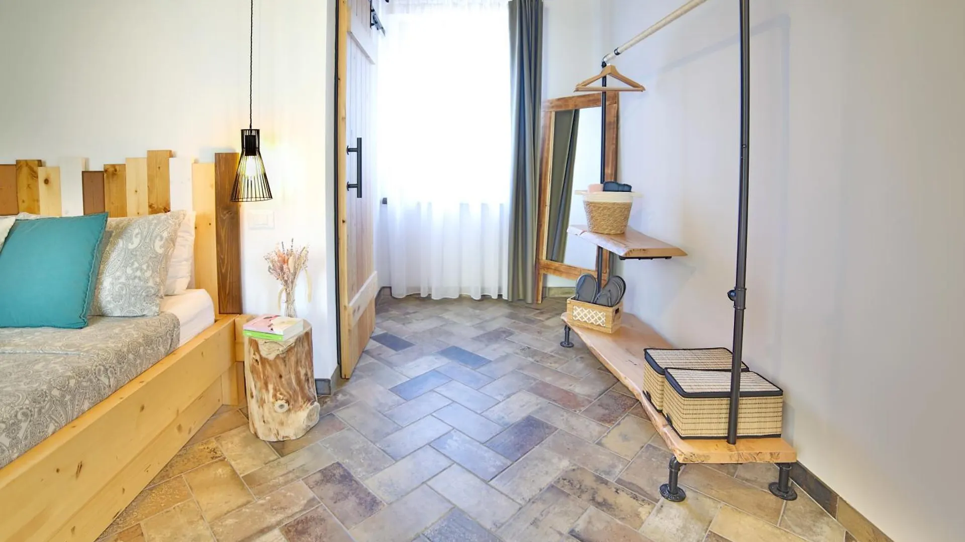 Casa Nostra - Garda Rooms Cavalcaselle 0*,  Italia